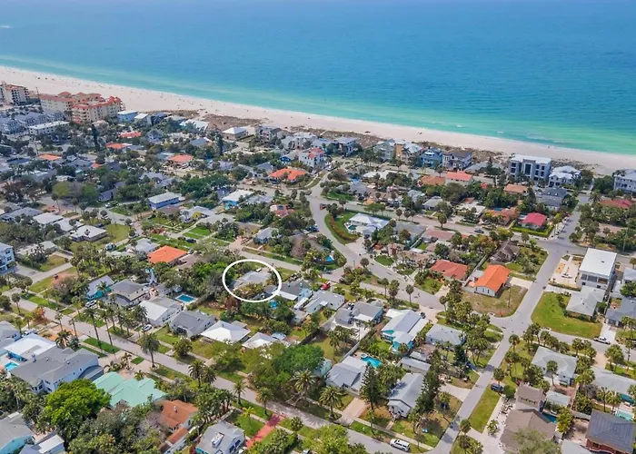 Holiday home Coastal Breeze - Pool Home!