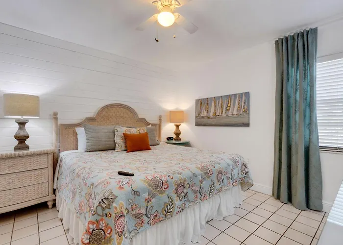 Holiday home Coastal Breeze - Pool Home! *